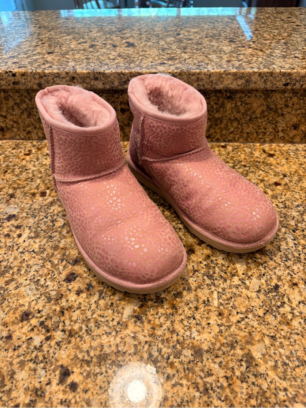 UGG Classic Mini Sparkles Spots Pink Suede Sherpa Boots Women’s Size 7